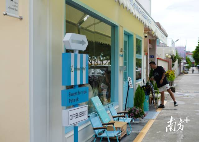 崖口村的網(wǎng)紅咖啡店。