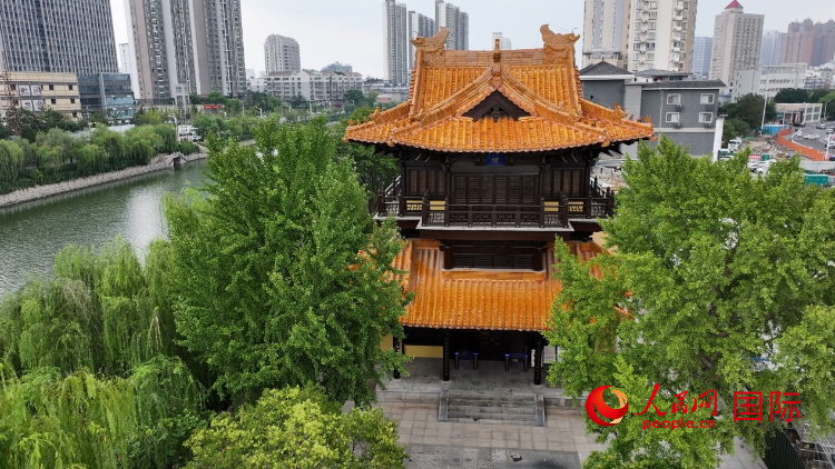 黃樓外觀。人民網(wǎng)記者 余樂攝