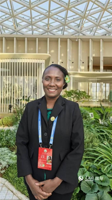 所羅門(mén)群島婦女、青年、兒童與家庭事務(wù)部新聞發(fā)言人尼祿·凡科莎接受人民網(wǎng)采訪。 人民網(wǎng) 吳詩(shī)敏攝