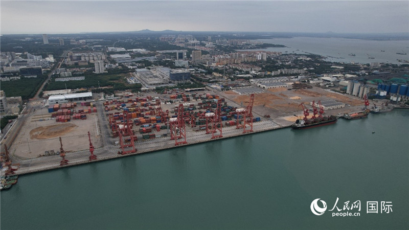 海南省儋州市洋浦國際集裝箱碼頭俯瞰圖。人民網(wǎng)記者孟凡盛攝