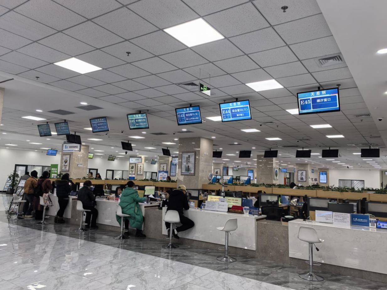 沈陽(yáng)市蘇家屯區(qū)創(chuàng)新推出全程網(wǎng)辦、網(wǎng)上申辦+材料郵寄等多元辦理模式，打破傳統(tǒng)政務(wù)服務(wù)的時(shí)空限制。蘇家屯區(qū)委宣傳部供圖