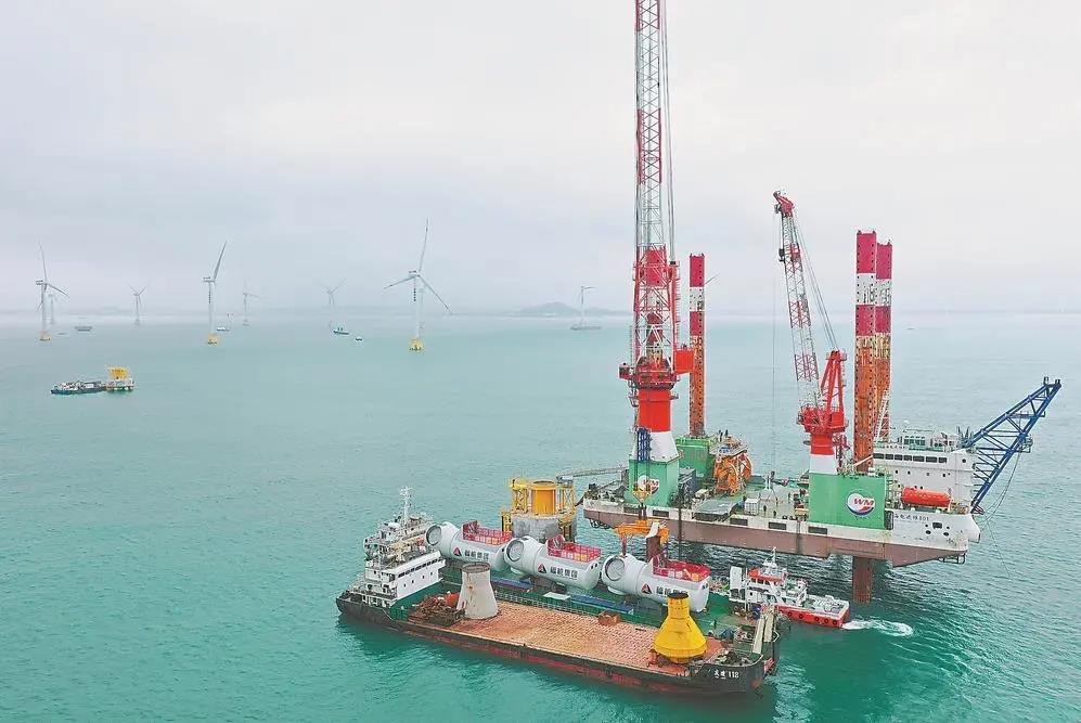 福能集團曾是“一煤獨大”的老國企，近年來積極轉(zhuǎn)型，布局新能源、新材料、醫(yī)療健康等領(lǐng)域。圖為福能集團三川海上風(fēng)電項目。（資料圖片）