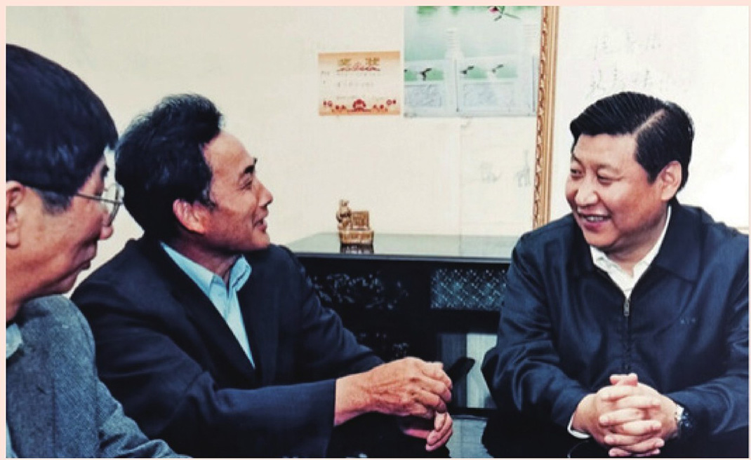 2003年4月24日，時(shí)任浙江省委書記習(xí)近平在浙江下姜村調(diào)研。