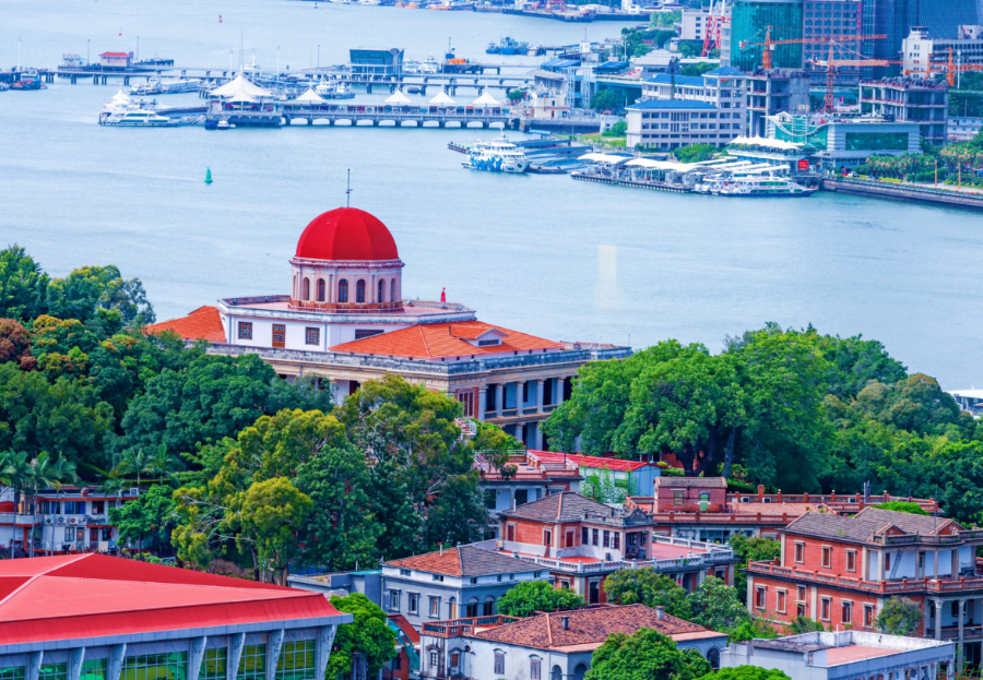 鼓浪嶼素有“萬國建筑博物館”的美譽，八卦樓作為全國重點文物保護單位，是鼓浪嶼世界文化遺產(chǎn)核心要素之一。楊勁堅 攝
