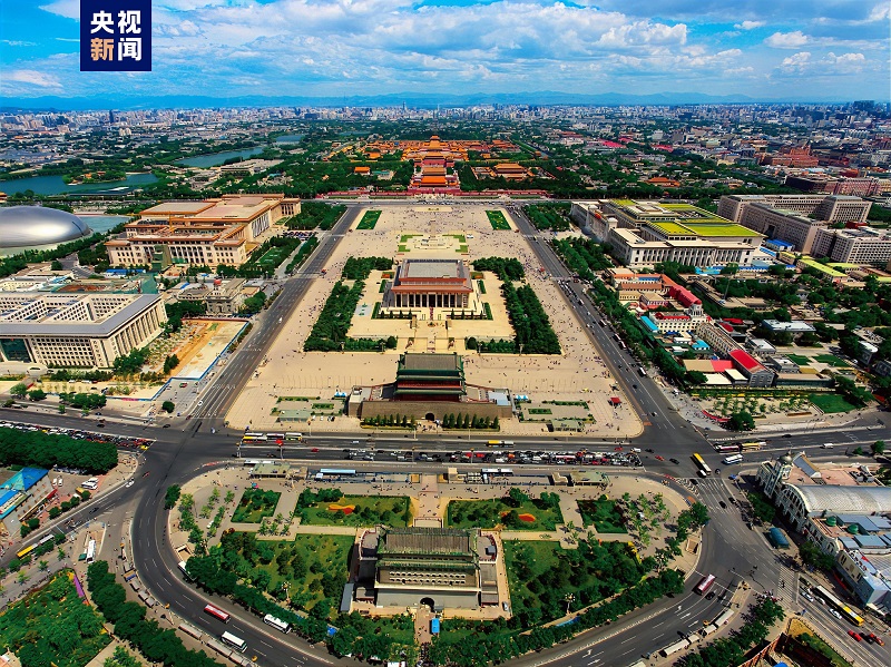 △全長7.8公里的北京中軸線上，分布有鐘鼓樓、景山、故宮等15處遺產(chǎn)構(gòu)成要素。