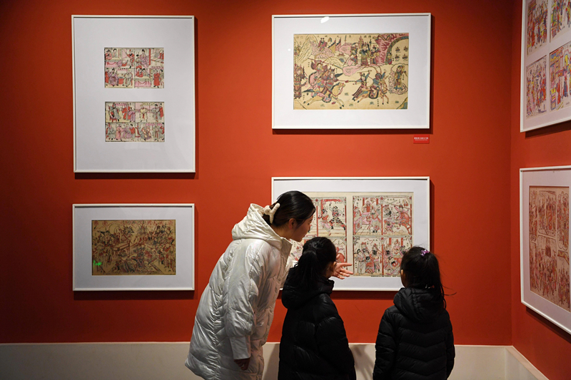 2023年2月3日，游客在河北武強(qiáng)年畫博物館參觀。