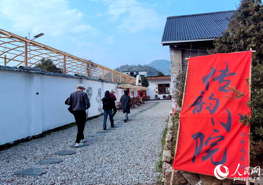 舊茶廠改造后的“傳韻小院”新中式茶館。人民網(wǎng)記者 林曉麗攝