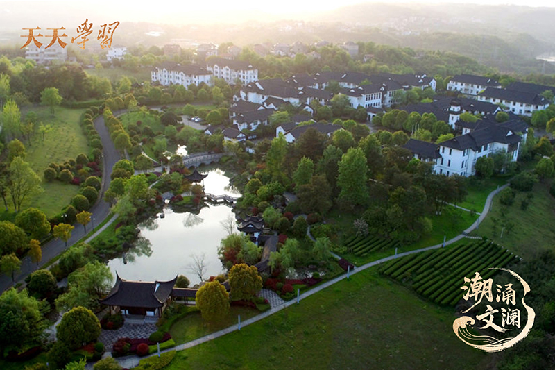 如今，越劇不僅活躍在嵊州人日常生活的一個個角落，也深深烙印在嵊州人的精神血脈之中。圖為古色古香的嵊州越劇藝術(shù)學(xué)校。