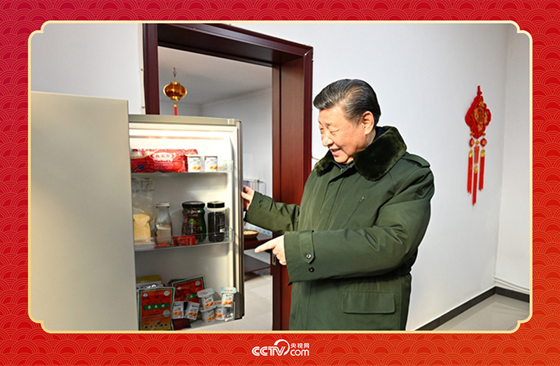 2024年春節(jié)前夕，習(xí)近平總書記在天津第六埠村考察時(shí)，走進(jìn)村民杜洪剛家看望。