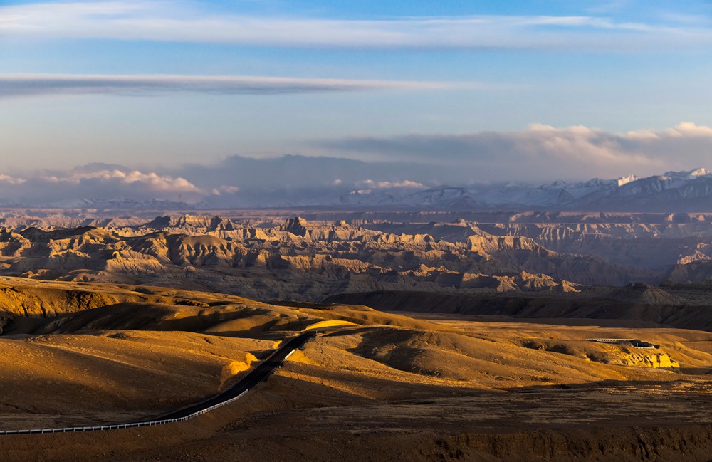 換個(gè)角度看土林。貢覺(jué)群培攝