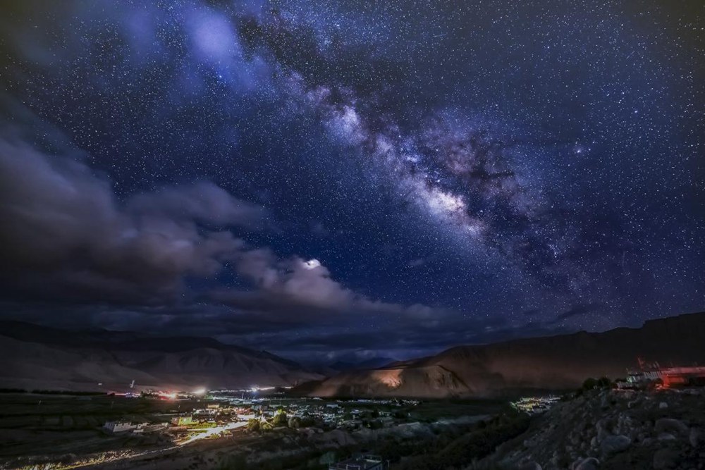 絕美星河。貢覺(jué)群培攝