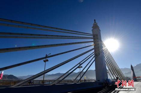 8圖 2013年11月27日納金大橋通車儀式。圖片來源：中新社。.jpg