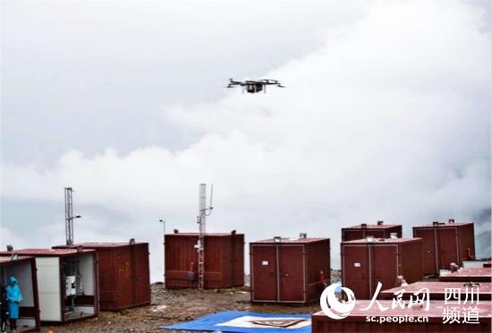 四川甘孜雅江縣引入無人機(jī)運(yùn)輸，拓寬群眾致富增收新渠道。（圖片由雅江縣委宣傳部提供）