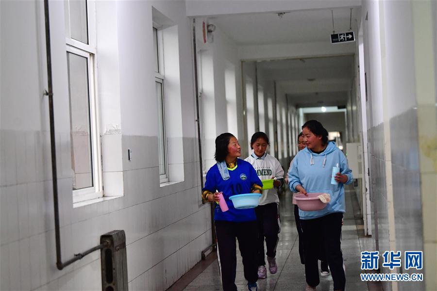 （體育·專題）（23）足球——踢球吧！草原女孩