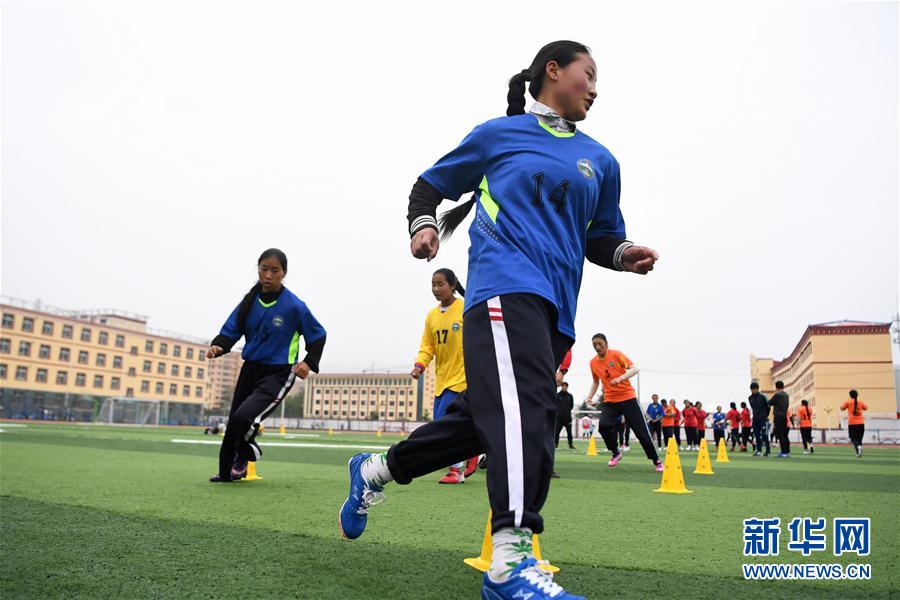 （體育·專題）（13）足球——踢球吧！草原女孩