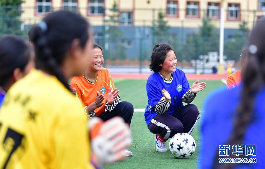 （體育·專題）（15）足球——踢球吧！草原女孩