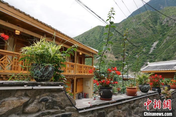 若吉村民宿?！∽g 攝