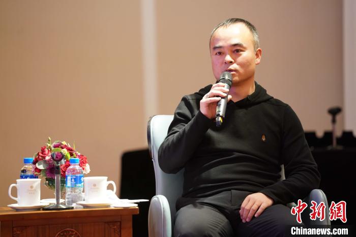 圖為<a target='_blank' >中新社</a>青海分社社長(zhǎng)胡鐘藝就加強(qiáng)瀾湄流域新聞報(bào)道發(fā)表觀點(diǎn)?！√K丹 攝