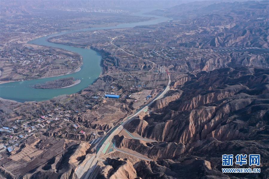 （經(jīng)濟(jì)）（1）青海馬康公路進(jìn)入路面施工階段