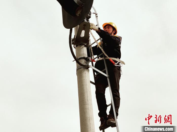 青?！胺蚱迿n”攜手守護(hù)“天路”平安