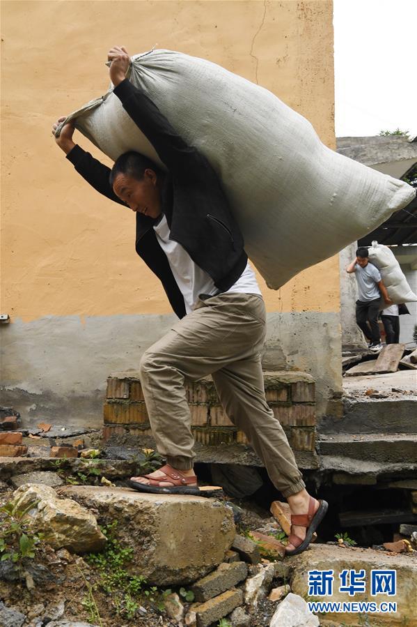 （新華全媒+）（8）千里“挪窩”，踏實開啟新生活