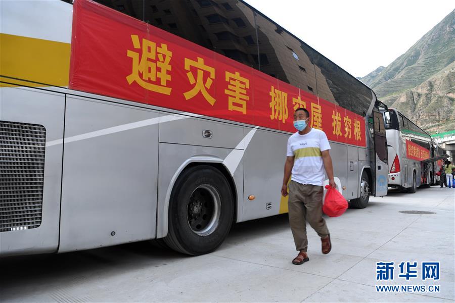 （新華全媒+）（17）千里“挪窩”，踏實開啟新生活