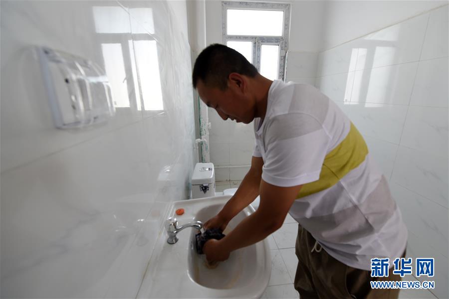 （新華全媒+）（23）千里“挪窩”，踏實開啟新生活