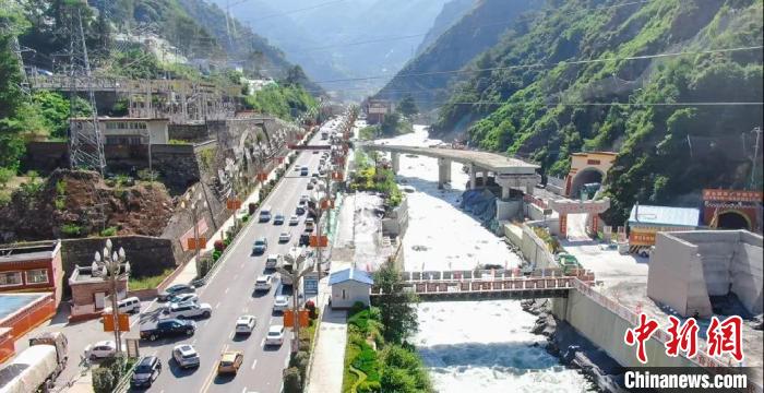 郭達(dá)山隧道進(jìn)口實(shí)況?！】蛋蛡髅焦﹫D