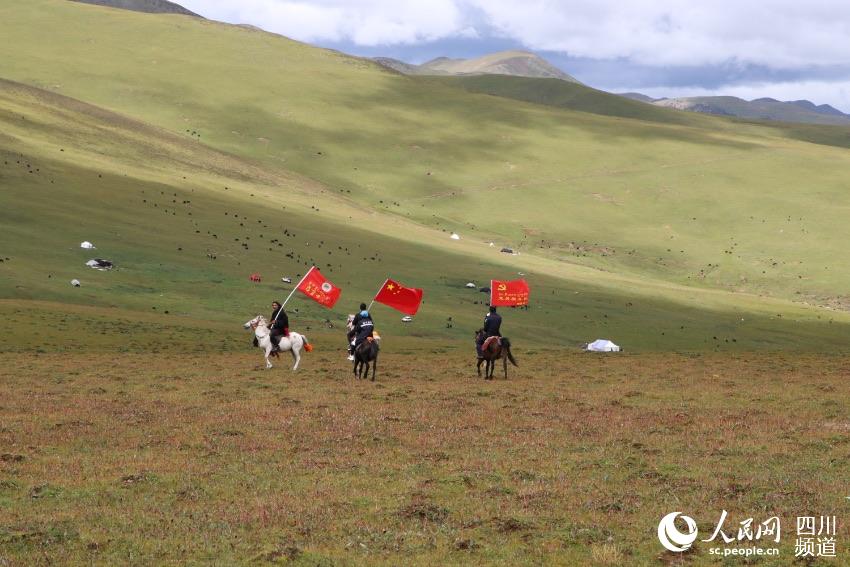 馬背宣講隊。巴登攝