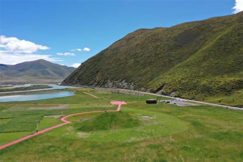 宜牛二村砂場(chǎng)生態(tài)修復(fù)后狀況。甘孜州石渠生態(tài)環(huán)境局供圖