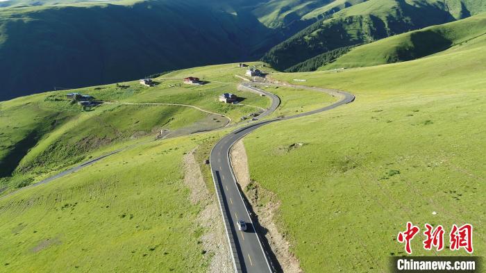 四川道孚：打通交通脈絡(luò)，連通百姓幸福