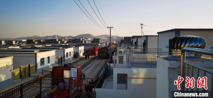 圖為蘭州新區(qū)移民安置區(qū)?！∥航ㄜ?攝