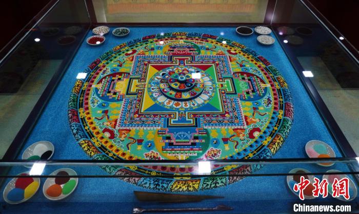 圖為藏醫(yī)藥佛壇城?！●R銘言 攝