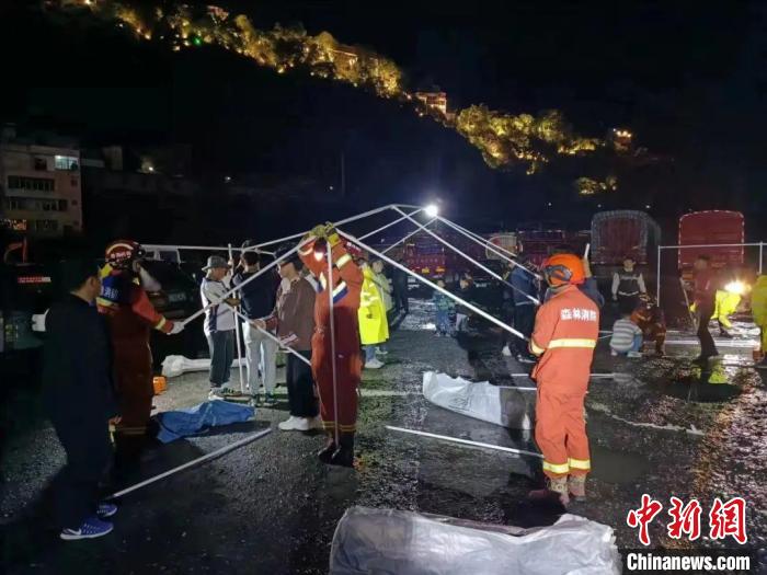 四川阿壩州:調(diào)撥7955件救災物資到地震災區(qū)