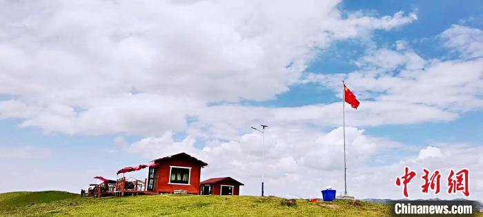 圖為地處同仁市加吾鄉(xiāng)東維村的農(nóng)家樂(lè)?！⑿憔?攝