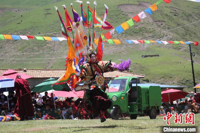 圖為表演現(xiàn)場?！“喱斂h文體旅游廣電局 供圖