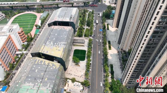 匯泉路社區(qū)一角?！「呒午?攝