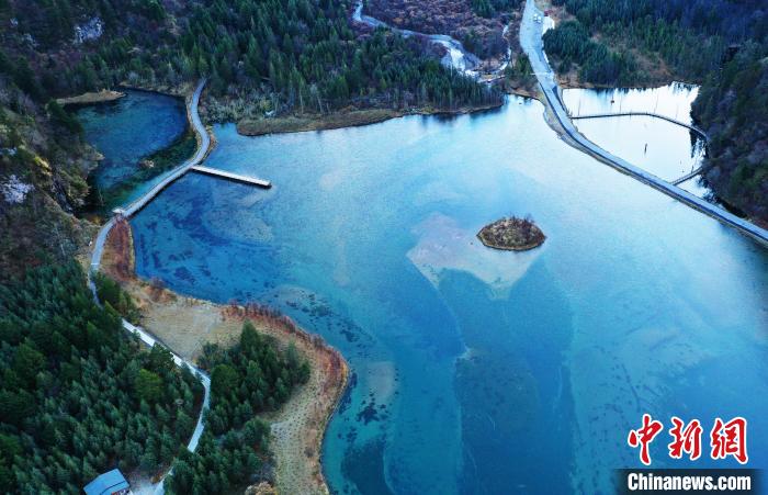 畢棚溝景區(qū)風(fēng)光?！“苍?攝