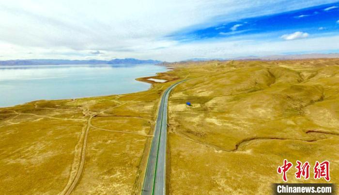 圖為香日德至花石峽段公路擴(kuò)建工程。(資料圖) 青海交控集團(tuán) 供圖