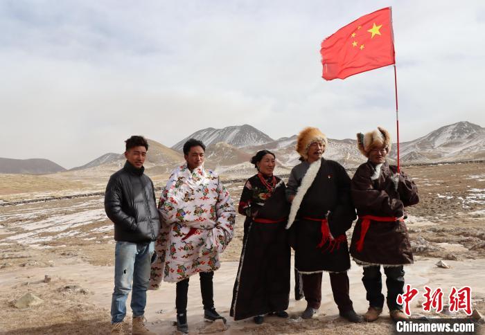 圖為青海省治多縣索加鄉(xiāng)干部群眾。(資料圖) 治多縣委宣傳部 供圖