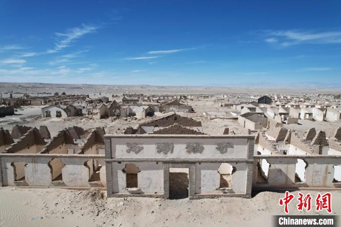航拍青海省海西蒙古族藏族自治州茫崖市冷湖石油工業(yè)遺址保護(hù)區(qū)?！●R銘言 攝
