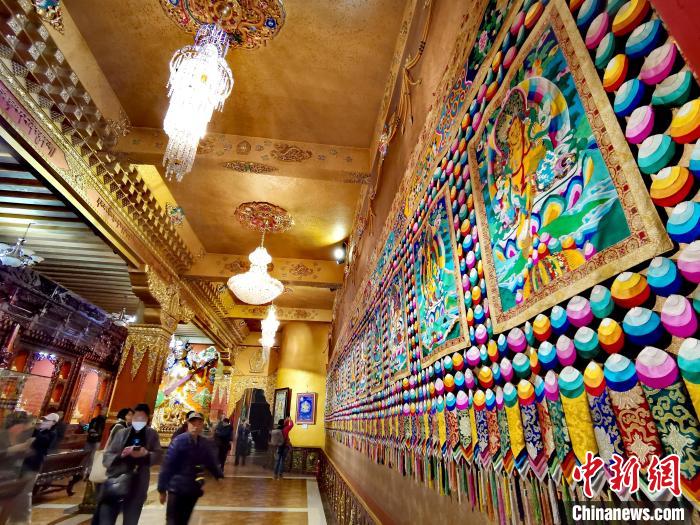 圖為仁俊畫院內(nèi)的堆繡?！?zhí)砀?攝