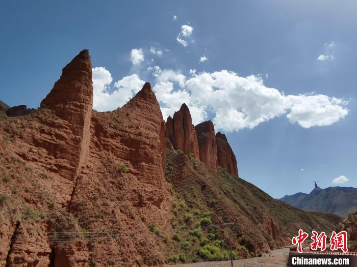 圖為坎布拉地貌。(資料圖) 張?zhí)砀?攝