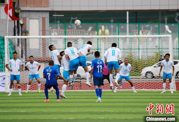 海拔4100米“果超”聯(lián)賽以球會(huì)友激情開賽