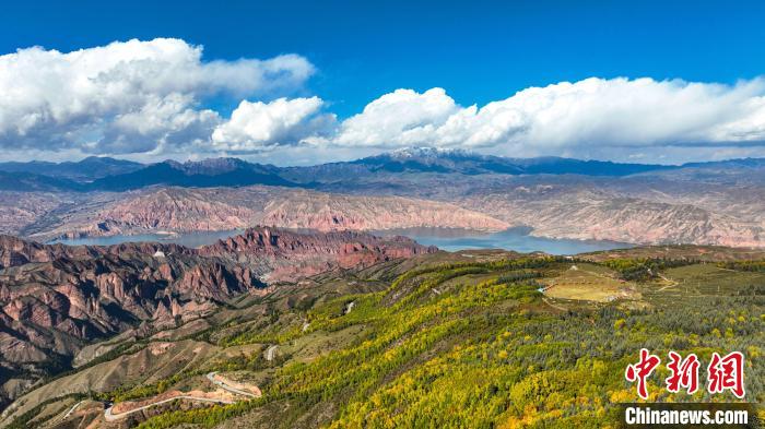 青?？膊祭锶站吧珘衙赖刭|(zhì)遺跡與黃河庫(kù)區(qū)相映襯