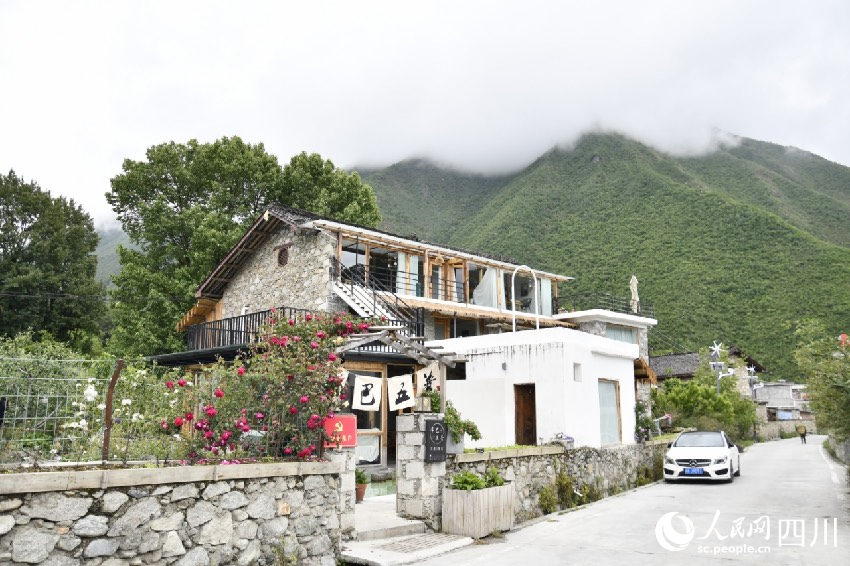 王健爽經(jīng)營的民宿——辛巴五普。人民網(wǎng)記者朱虹攝