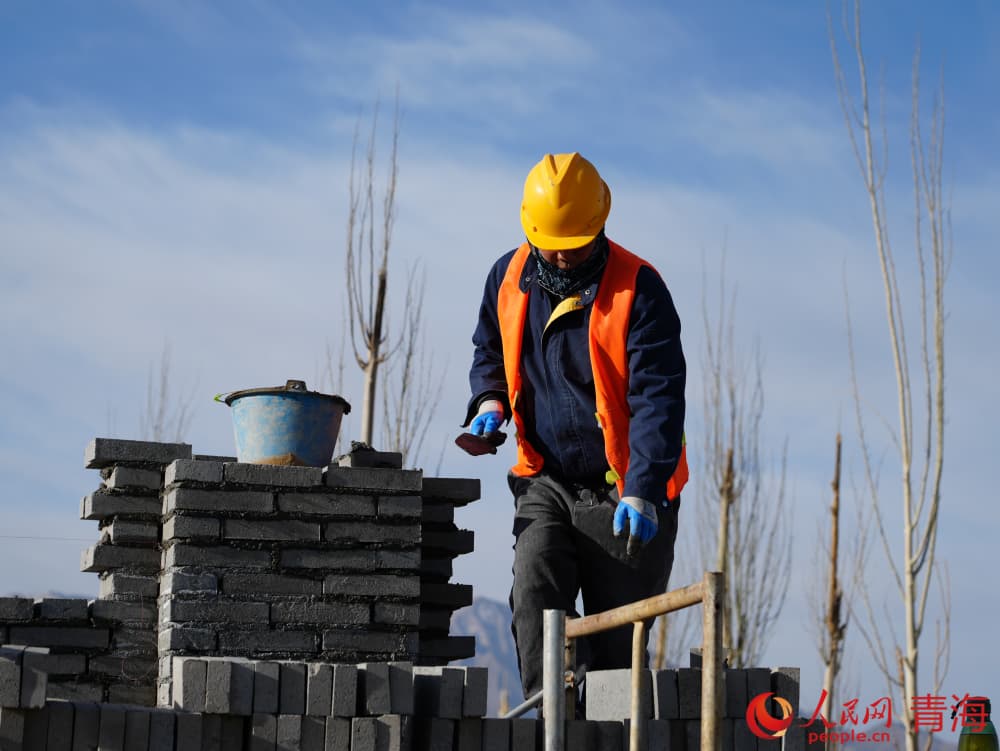 龍源5萬千瓦熔鹽儲能項目施工。人民網(wǎng) 況玉攝