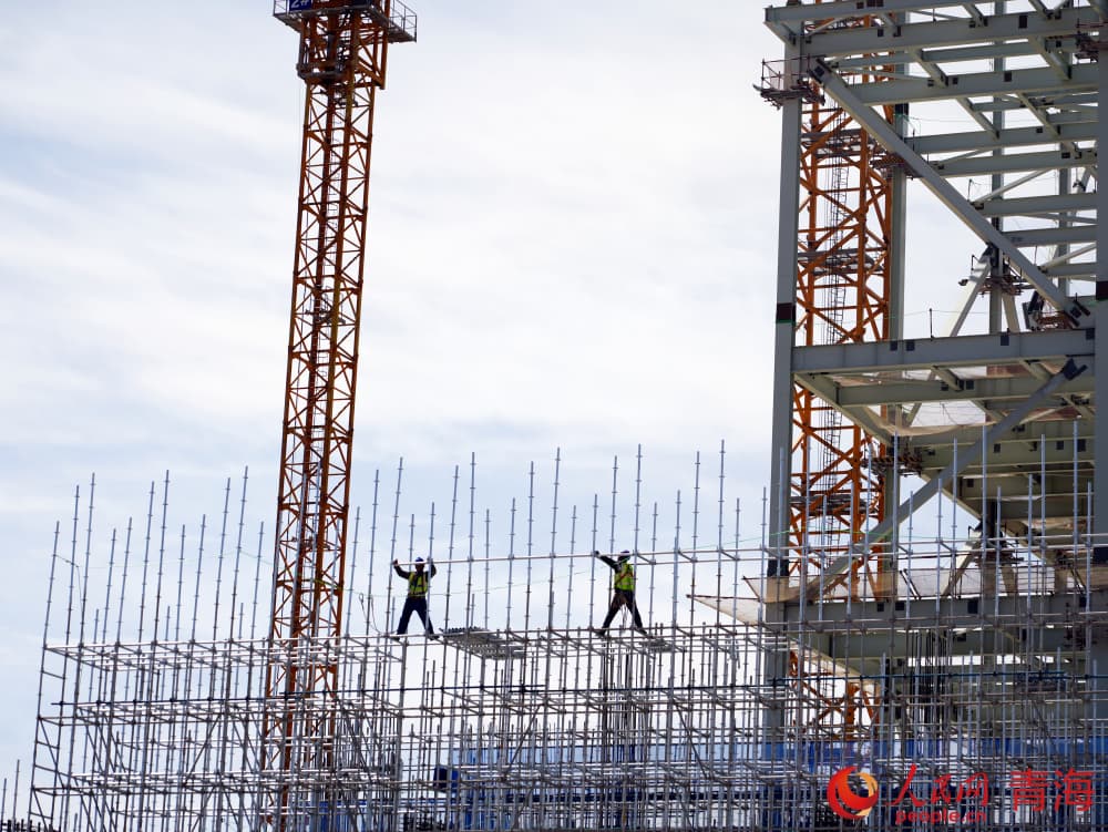 華電2×66萬千瓦煤電項目施工。人民網(wǎng) 況玉攝