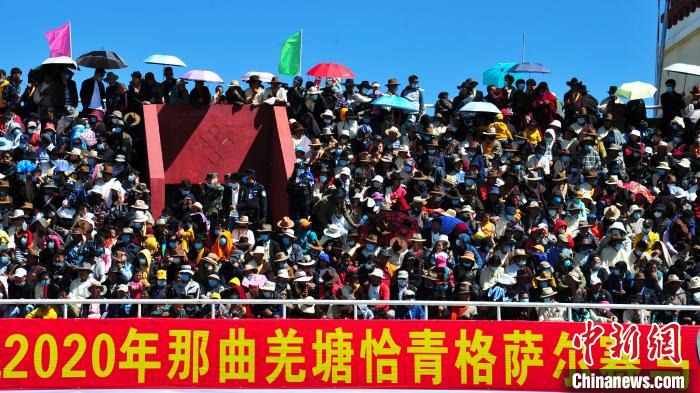 圖為當日的比賽吸引了眾多觀眾?！垈?攝