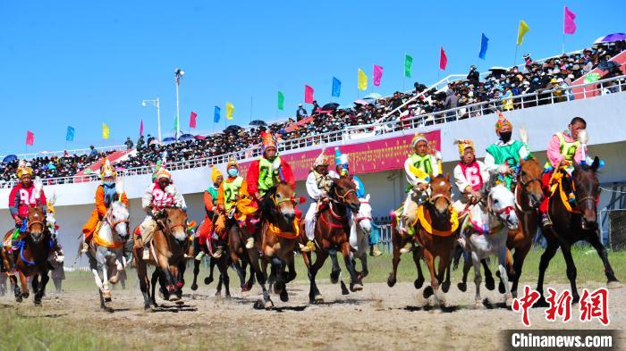 圖為開賽瞬間。　張偉 攝